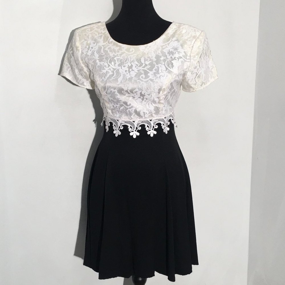 1980s Vintage Gunne Sax Jessica McClintock Mini Dress